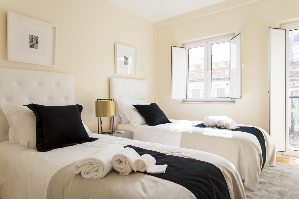 Joivy Graca Deluxe Apartments Lisbon Exterior photo